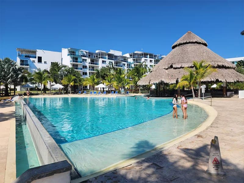 HERMOSO APARTAMENTO FRENTE AL MAR EN NIKKI BEACH - Miniatura 2