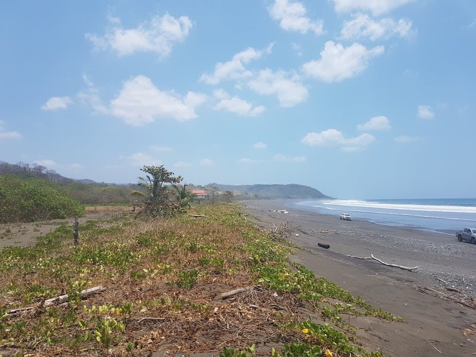 Terreno FRENTE DE PLAYA y carretera OV - Imagen de la propiedad